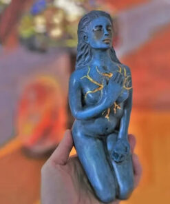 Alternative view of Goddess of HealingStatue